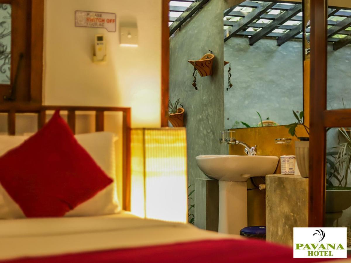 Pavana Hotel Negombo Exterior photo
