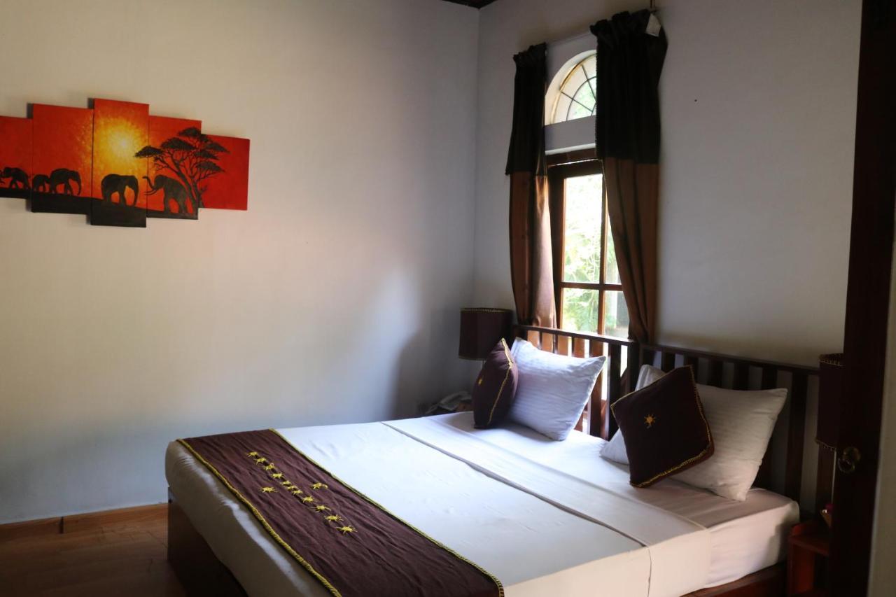 Pavana Hotel Negombo Exterior photo