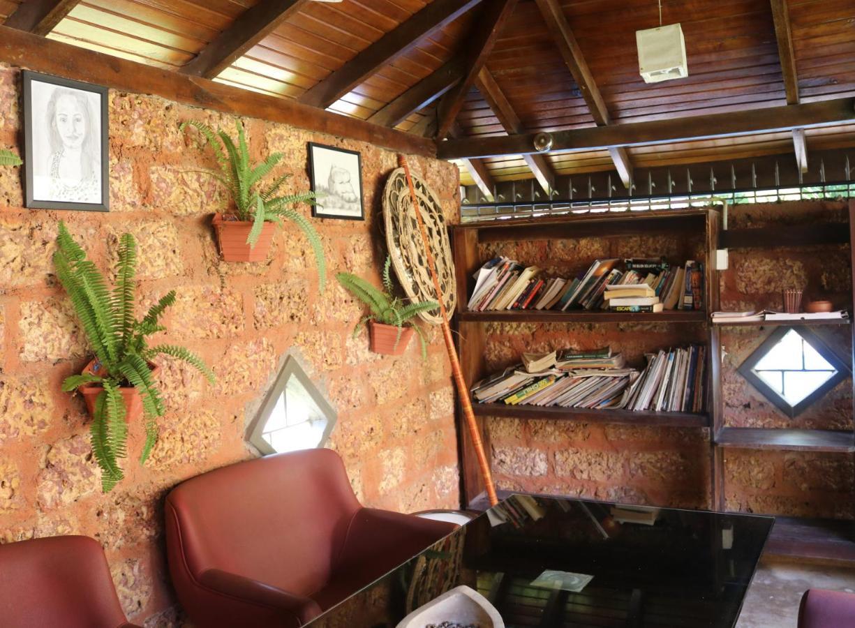 Pavana Hotel Negombo Exterior photo