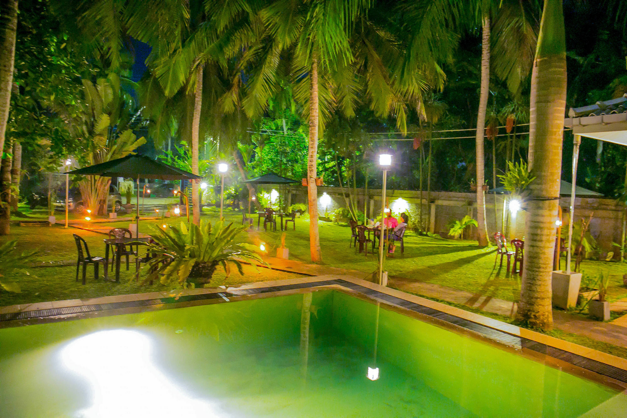 Pavana Hotel Negombo Exterior photo