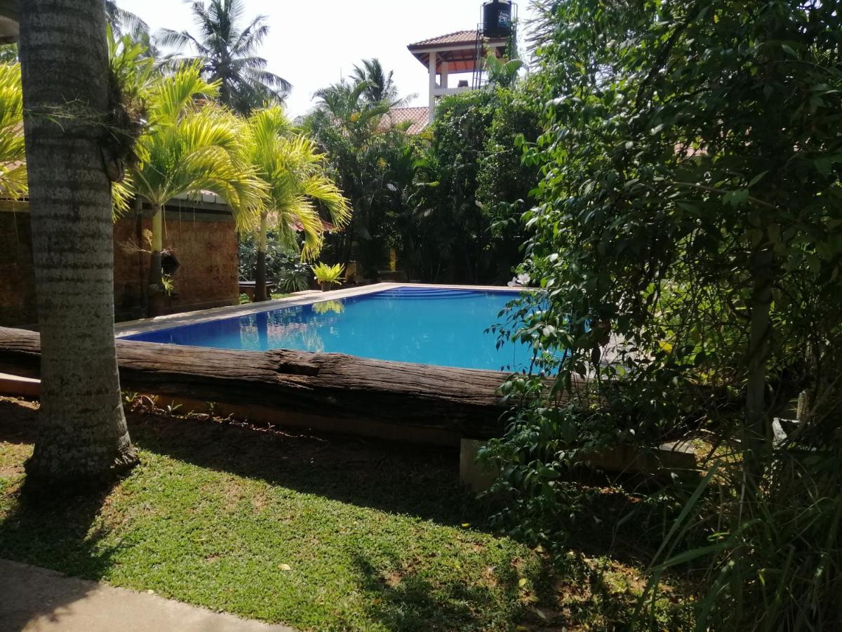 Pavana Hotel Negombo Exterior photo